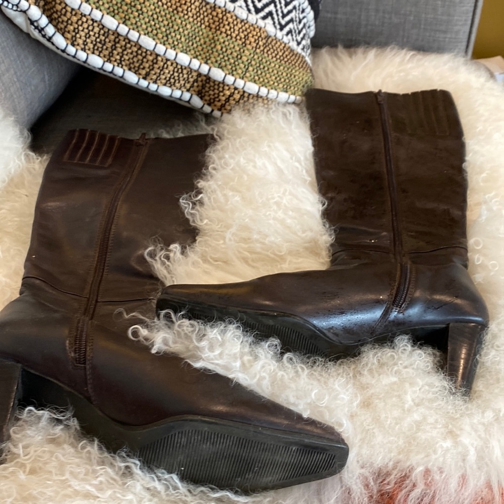 High leather brown Sudini boots.